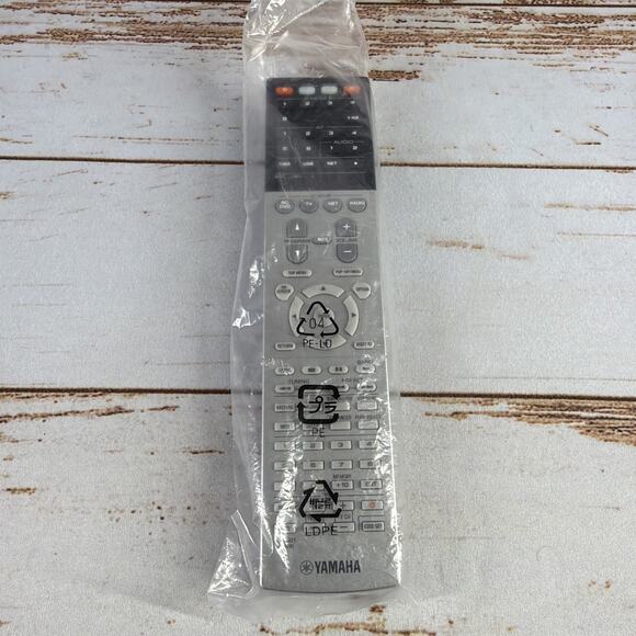 New Genuine Yamaha Remote Control RAV501 ZF26990 RX-V675 RX-A730 HTR-6066 - Picture 1 of 3